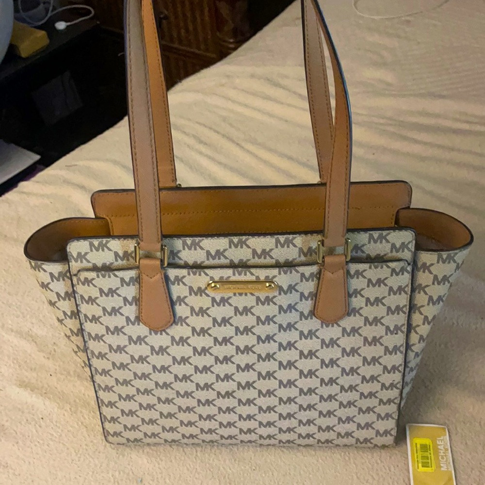 MK tote
